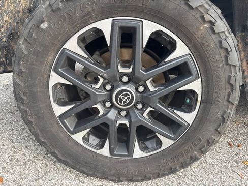 Used 2024 Toyota Tundra Limited image 9