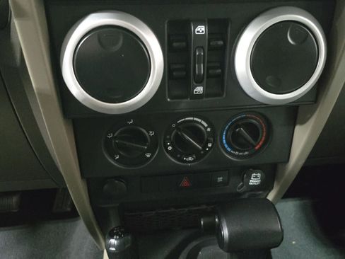 Used 2009 Jeep Wrangler Unlimited Sahara w/ Mopar Chrome Edition Group image 14