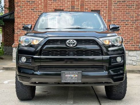 Used 2019 Toyota 4Runner 4WD image 2