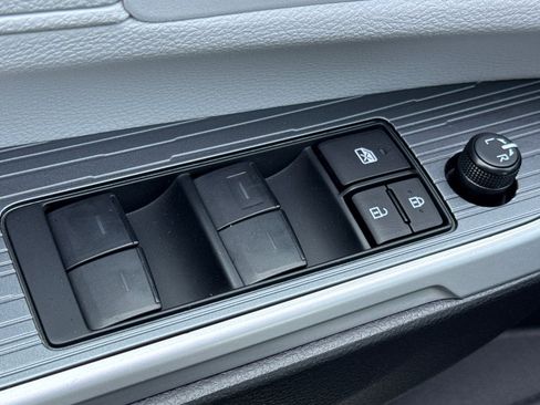 Certified 2025 Toyota Sienna XLE image 15