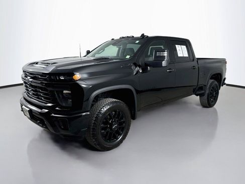 Used 2025 Chevrolet Silverado 2500 Custom w/ Custom Value Package AWD/4WD image 5