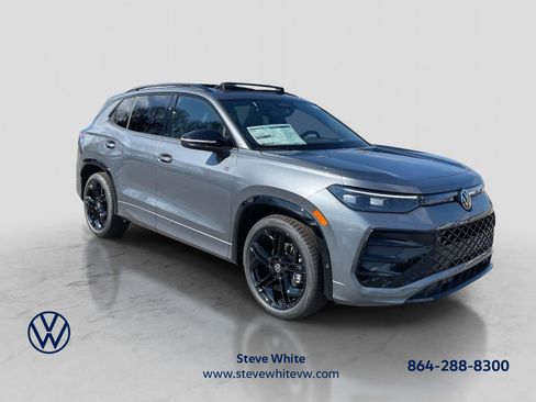 New 2026 Volkswagen Tiguan SE R-Line FWD image 1