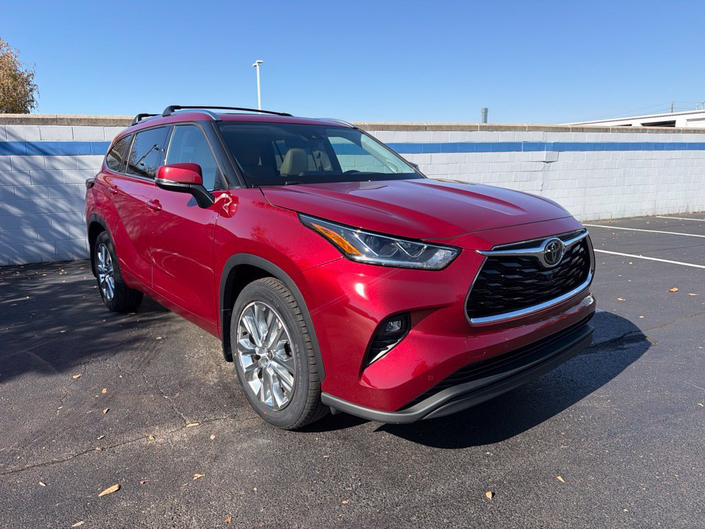 Used 2021 Toyota Highlander Limited AWD/4WD image 7