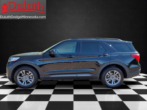 Used 2022 Ford Explorer XLT w/ Equipment Group 202A AWD/4WD image 2