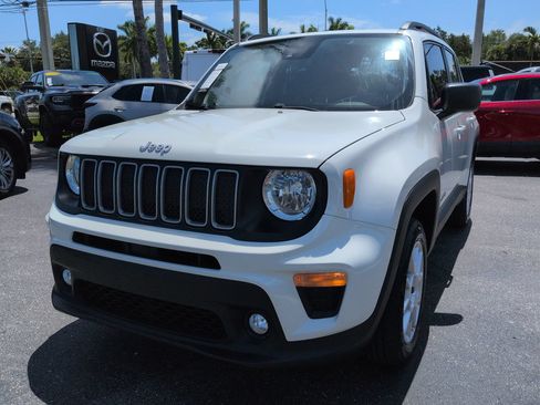 Used 2022 Jeep Renegade Latitude w/ Convenience Group AWD/4WD image 9