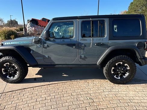 Used 2025 Jeep Wrangler Unlimited Rubicon 4xe w/ Convenience Group image 11