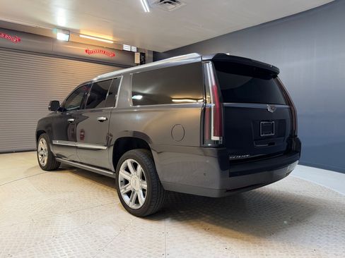 Used 2018 Cadillac Escalade ESV Platinum AWD/4WD image 3