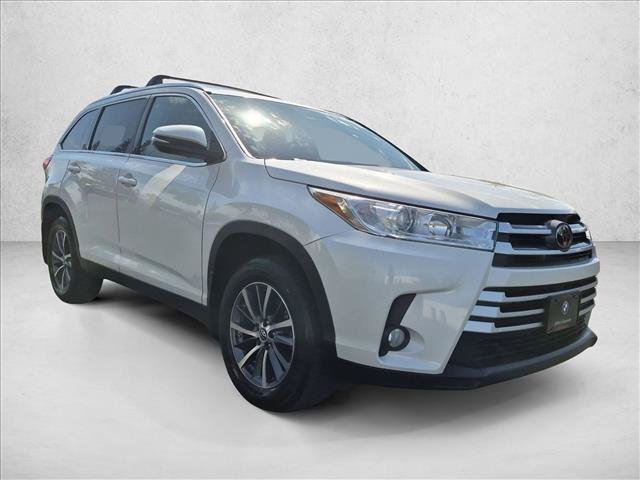 Used 2019 Toyota Highlander XLE AWD/4WD image 3