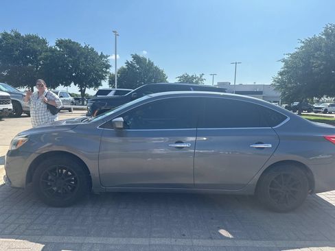 Used 2019 Nissan Sentra S FWD image 1