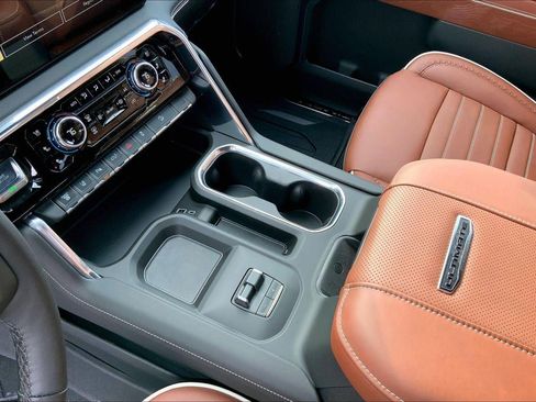 New 2026 GMC Sierra 2500 Denali Ultimate w/ LPO, Black Badging Package image 7