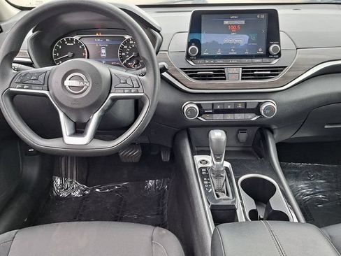 Used 2024 Nissan Altima 2.5 SV FWD image 24