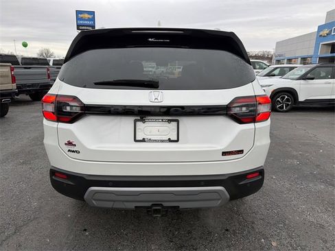 Used 2025 Honda Pilot TrailSport image 5