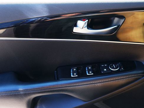 Used 2019 Kia Sorento S image 39