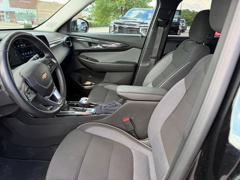 Used 2025 Chevrolet TrailBlazer LT w/ Convenience Package FWD image 5
