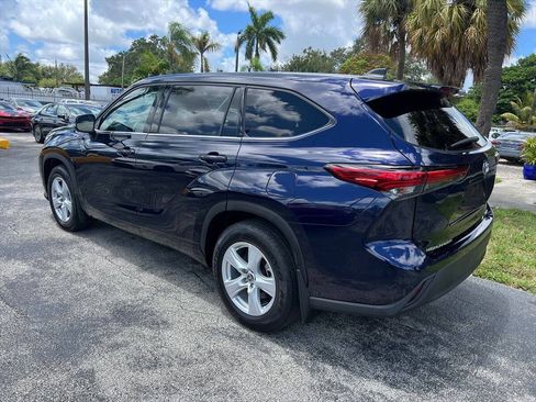 Used 2022 Toyota Highlander LE AWD/4WD image 7