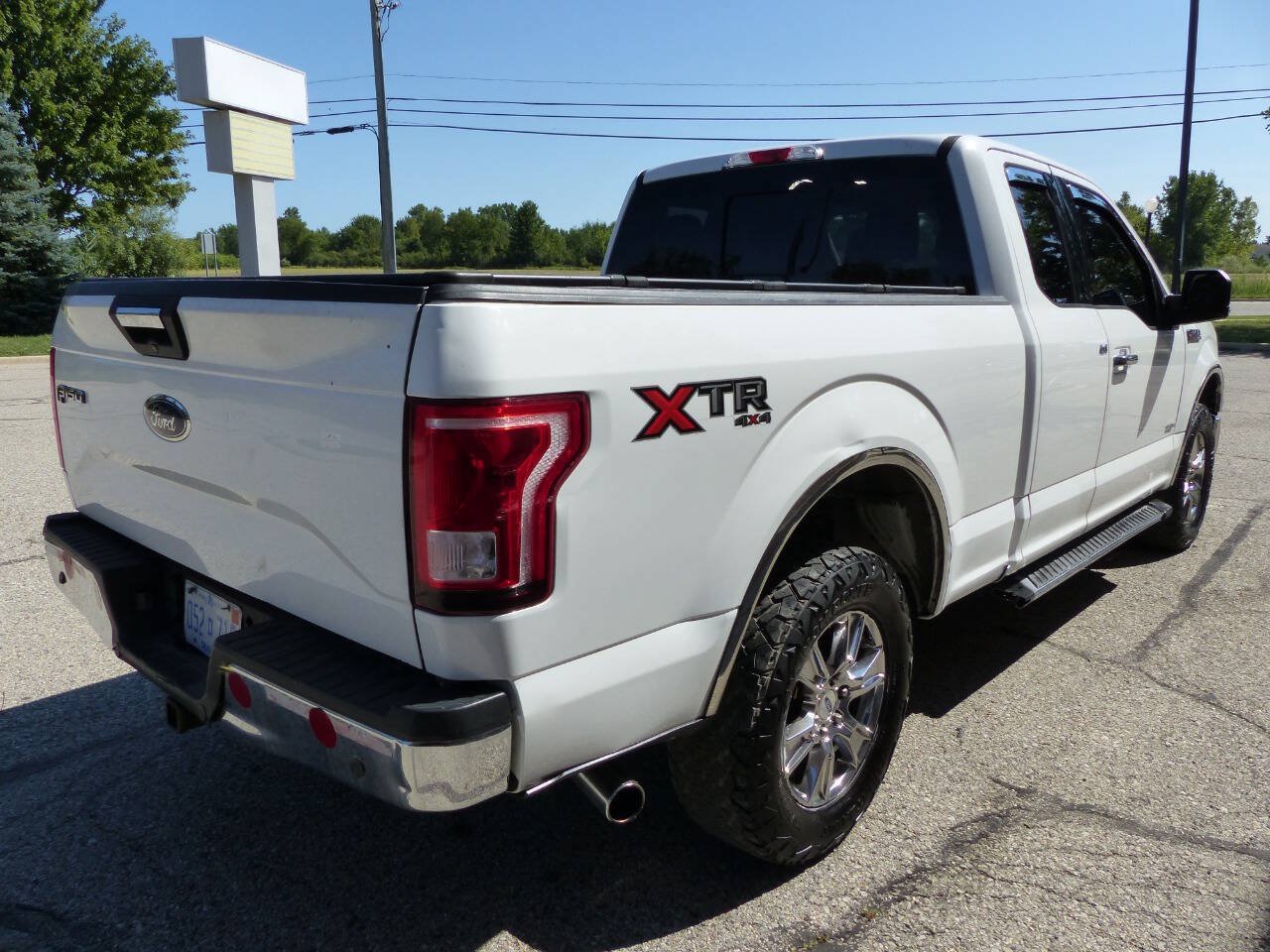 Used 2015 Ford F150 XLT w/ Equipment Group 302A Luxury AWD/4WD image 11