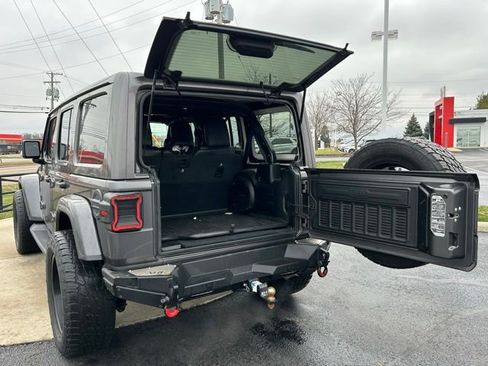 Used 2020 Jeep Wrangler Unlimited Sahara image 7