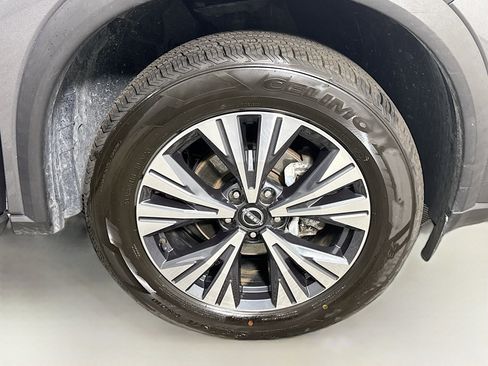 Used 2023 Nissan Rogue SV image 32