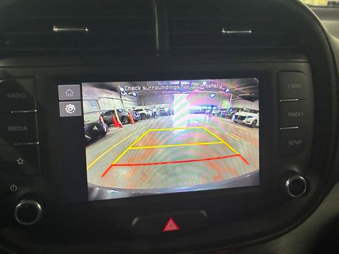 Used 2025 Kia Soul LX w/ LX Technology Package FWD image 20