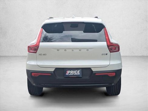 Used 2023 Volvo XC40 B5 Plus w/ Protection Package Premier image 7