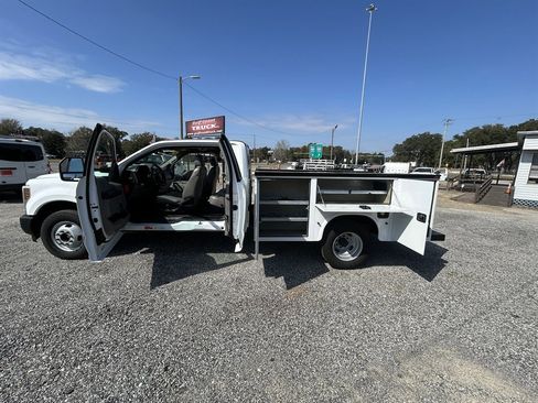 Used 2019 Ford F350 XL w/ Trailer Tow Package image 15