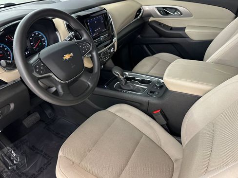 Used 2022 Chevrolet Traverse LS image 4
