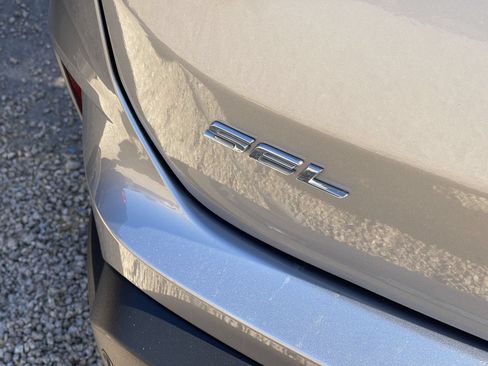 Used 2021 Ford Edge SEL w/ Convenience Package FWD image 4