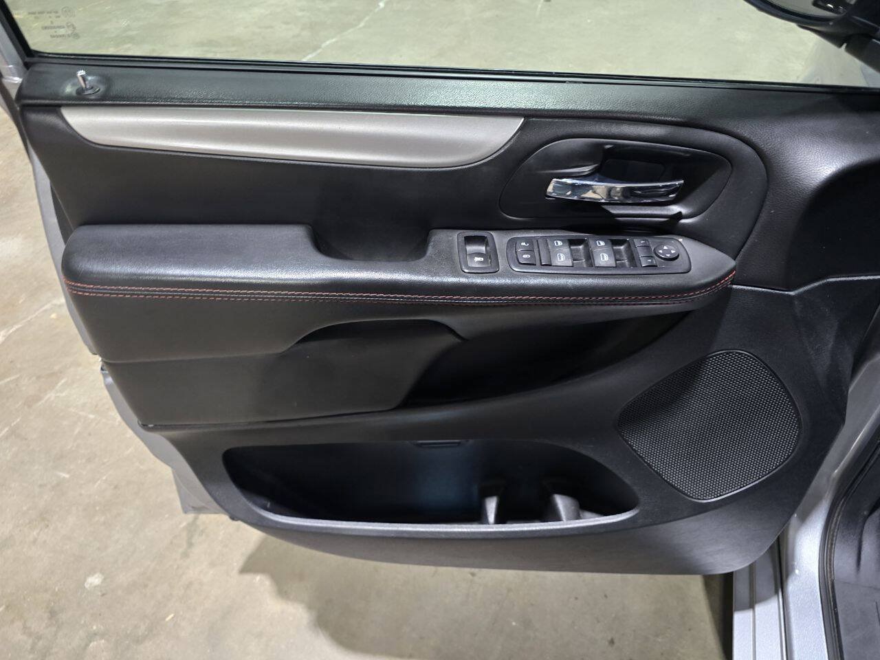 Used 2018 Dodge Grand Caravan GT FWD image 24