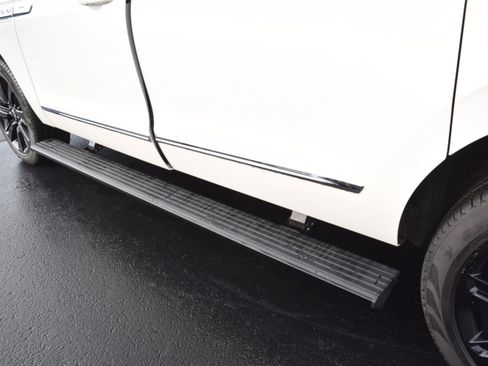 Used 2024 Lincoln Navigator L Reserve image 7