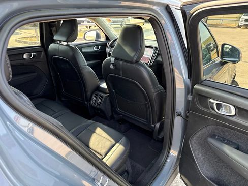 Used 2023 Volvo XC40 B5 Plus AWD/4WD image 13