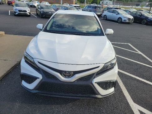 Used 2023 Toyota Camry SE FWD image 2