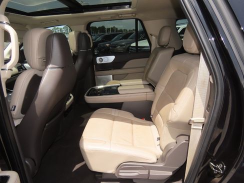 Used 2022 Lincoln Navigator L Reserve RWD image 20