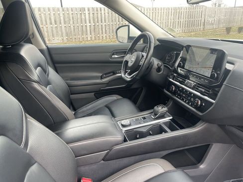 Used 2023 Nissan Pathfinder SL image 41