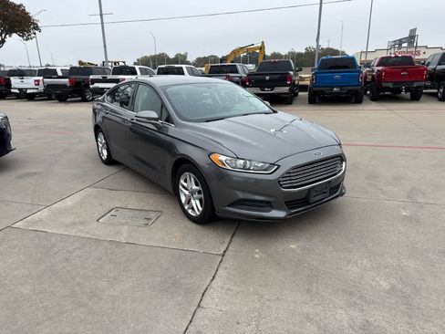 Used 2013 Ford Fusion SE image 2