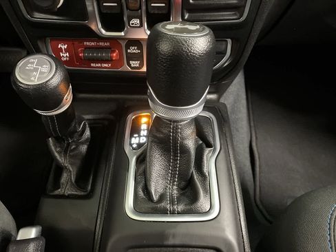 Used 2024 Jeep Wrangler Unlimited Rubicon 4xe image 27