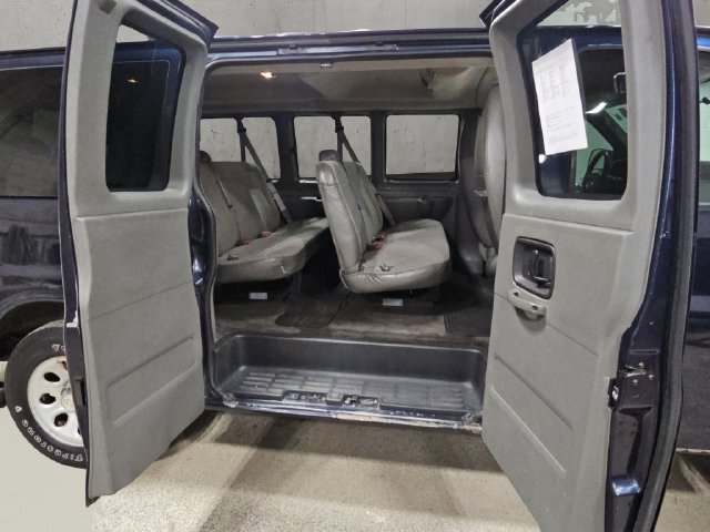 Used 2011 Chevrolet Express 1500 LT w/ LT Preferred Equipment Group AWD/4WD image 27
