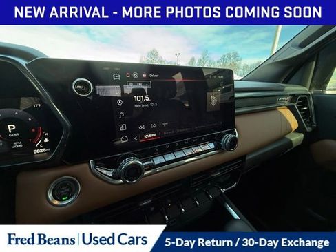 Used 2024 GMC Canyon AT4 w/ Technology Package image 17