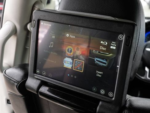 Used 2018 Chrysler Pacifica Touring-L Plus w/ Advanced Safetytec Group FWD image 42