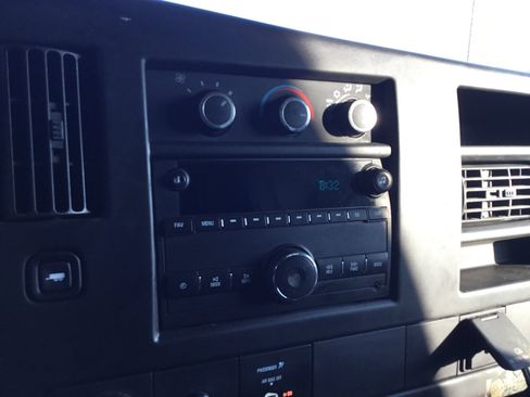 Used 2017 GMC Savana 3500 image 16