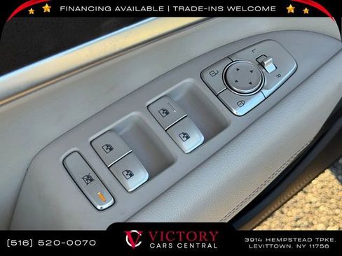 Used 2023 Genesis G70 2.0T image 12