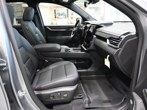New 2026 GMC Acadia Elevation w/ Elevation Premium Package FWD image 10