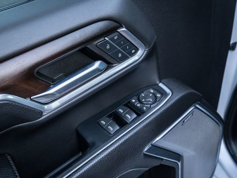 Used 2024 GMC Sierra 2500 Denali image 18