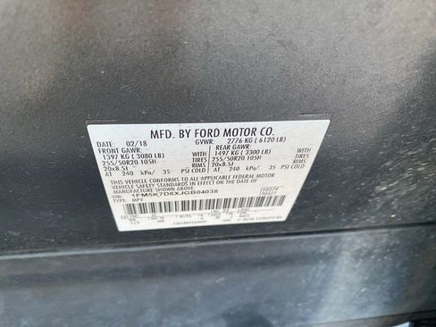 Used 2018 Ford Explorer XLT w/ Equipment Group 202A FWD image 16