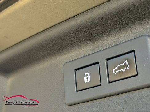 Used 2023 Subaru Forester Touring image 18