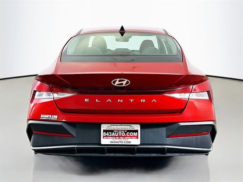Used 2024 Hyundai Elantra SEL image 6