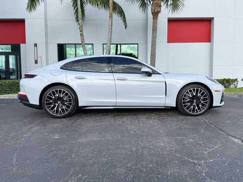 Used 2024 Porsche Panamera image 2