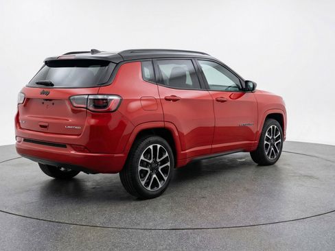 Used 2025 Jeep Compass Trailhawk image 9