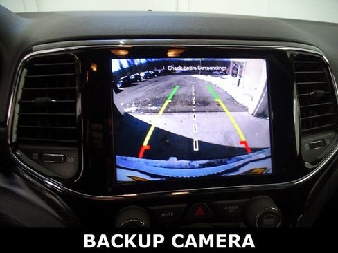 Used 2020 Jeep Grand Cherokee Altitude image 17