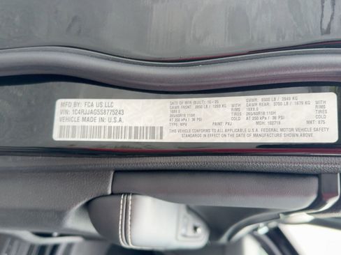 New 2025 Jeep Grand Cherokee L Laredo image 20