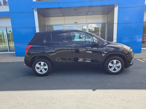 Used 2022 Chevrolet Trax LS w/ Tint and Cruise Package image 16